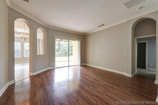 Foto del edificio - 833 SW Vineland Ct
