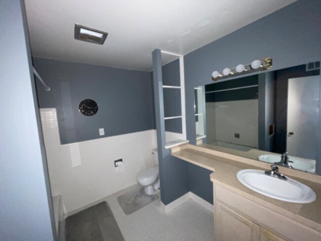 Foto del edificio - 500 N Fox Hills Dr