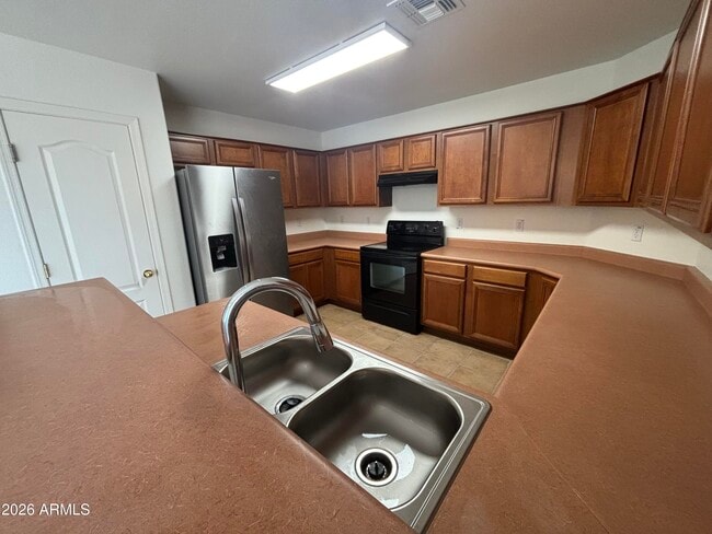 Building Photo - 13140 W Fairmont Ave