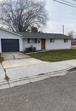 Building Photo - 1673 W Victory Rd