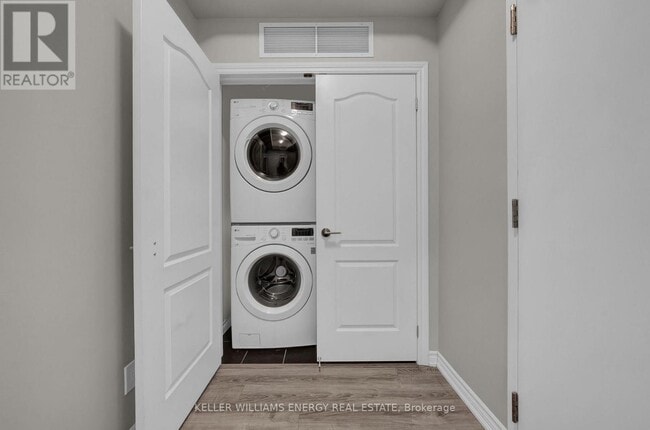 Building Photo - 670 Gordon St