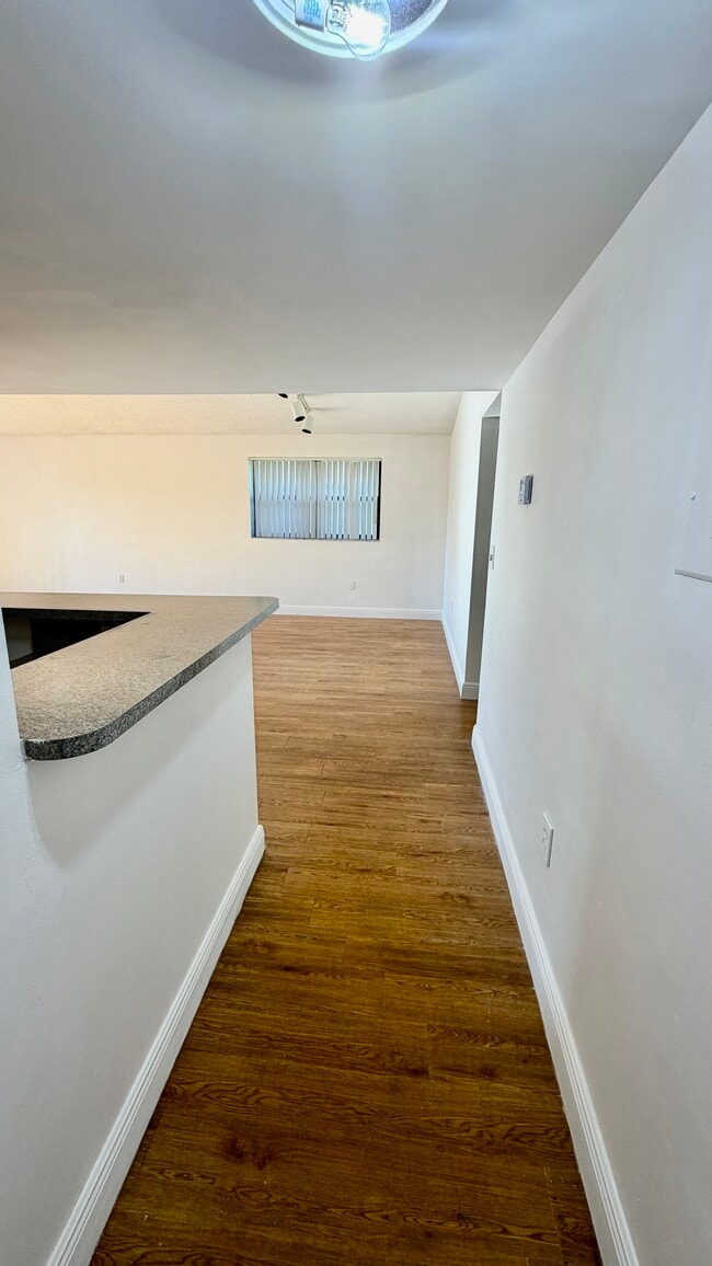 Foto del edificio - 9788 Nob Hill Ct