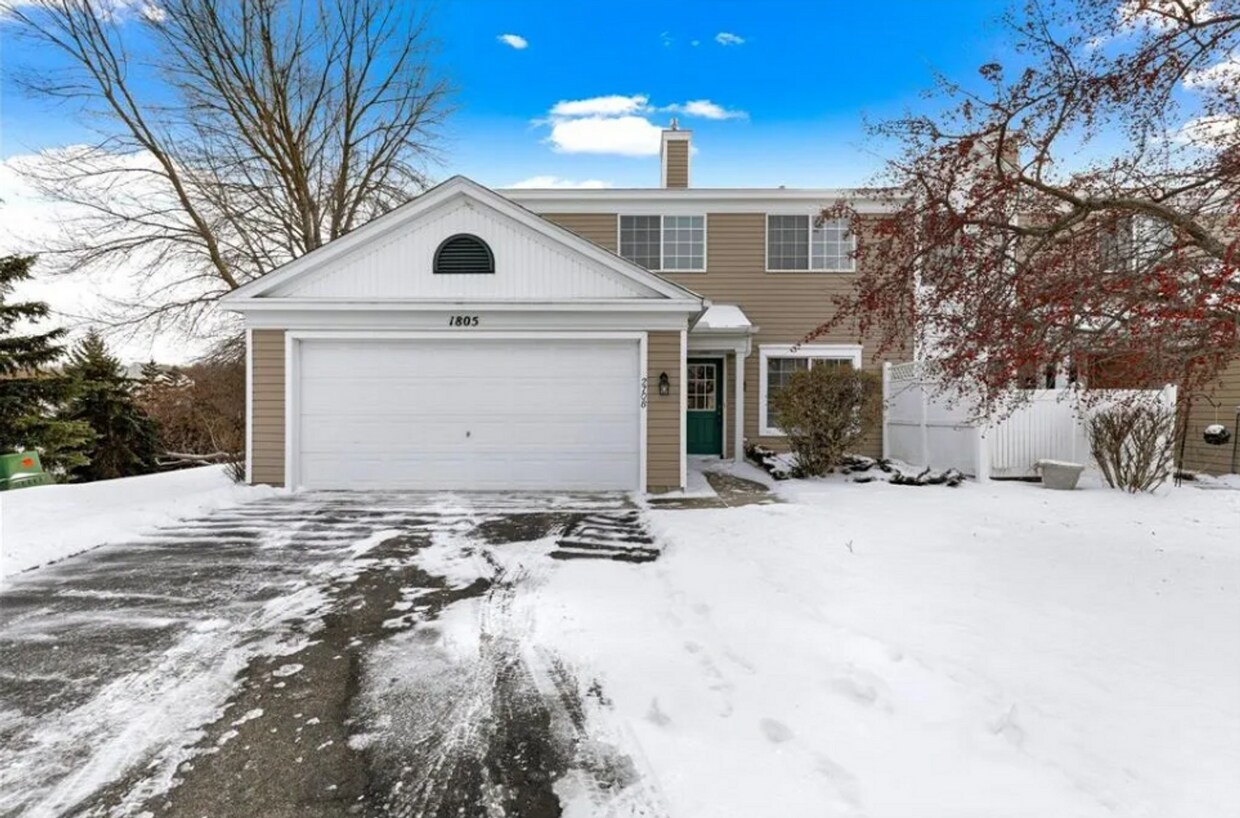 Primary Photo - 2 BR/2 BA End-Unit Townhome in a Great Bur...
