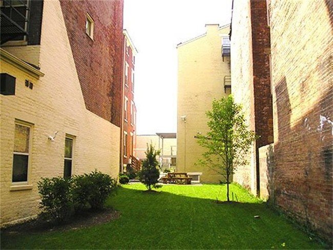 Building Photo - 1631 Republic St