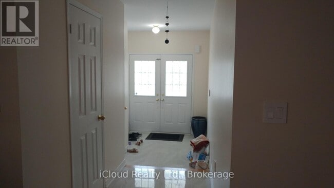 Building Photo - 3885 Skyview St