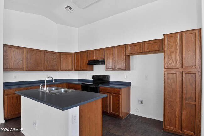 Building Photo - 13737 W Peck Dr