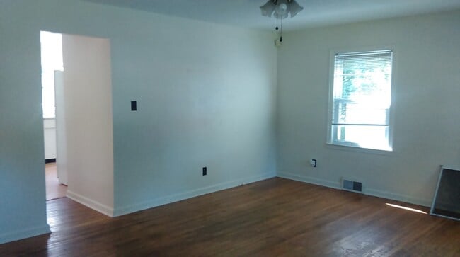 Foto del edificio - **August 2026****- 3 bed 2 bath - Large ba...
