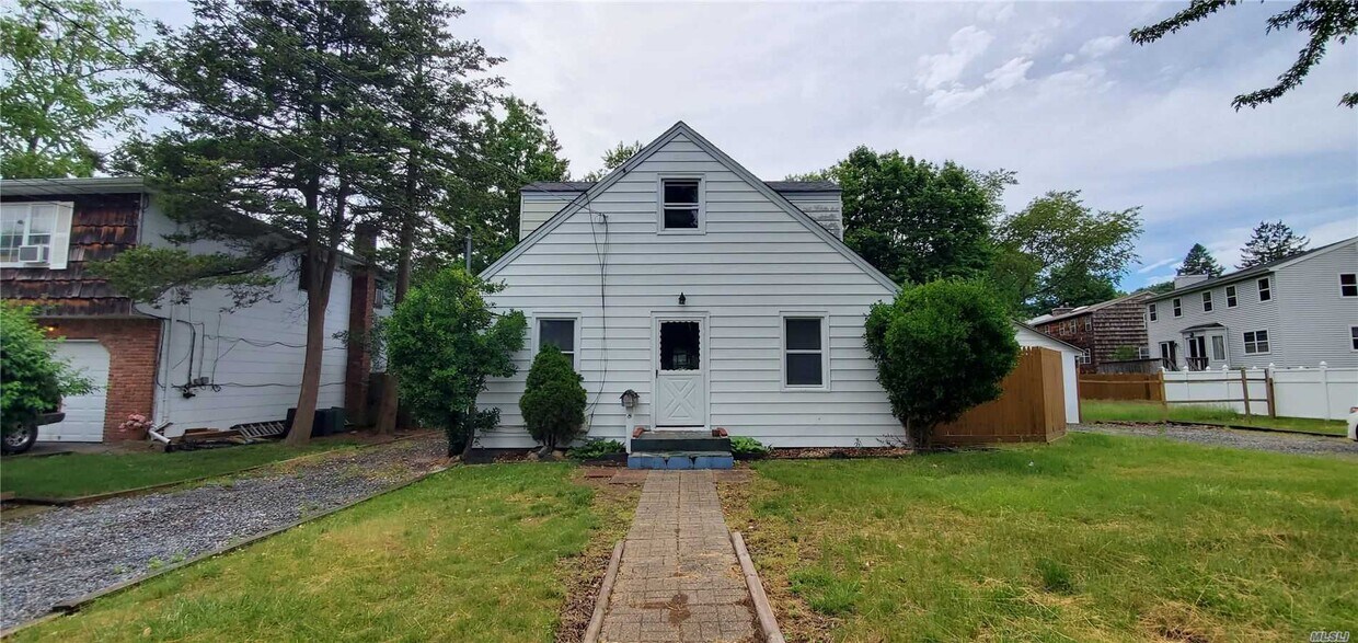 Primary Photo - 8 Queens St