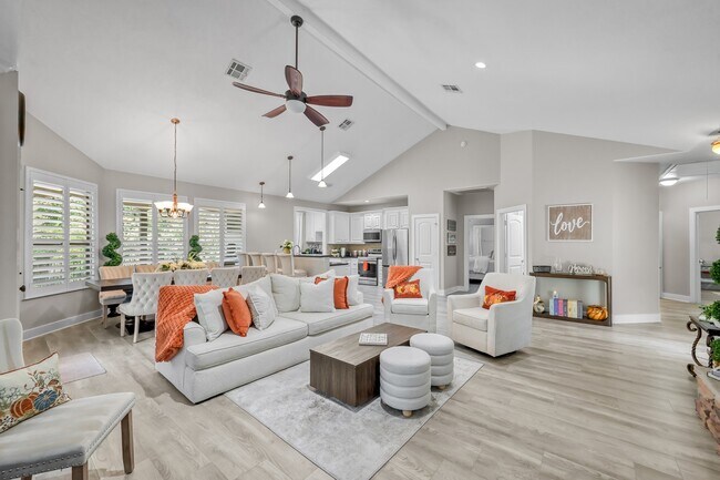Building Photo - 13847 Pkwy Manor Dr