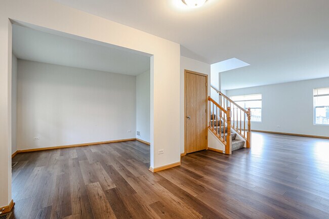 Foto del edificio - 546 Holloway Dr