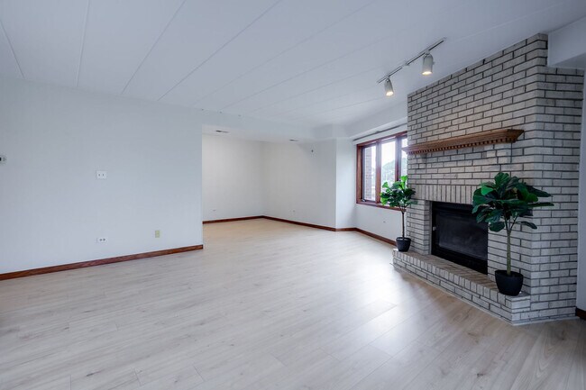 Building Photo - 9201 S Kenton Ave
