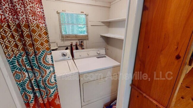 Building Photo - 120 Locust Ct