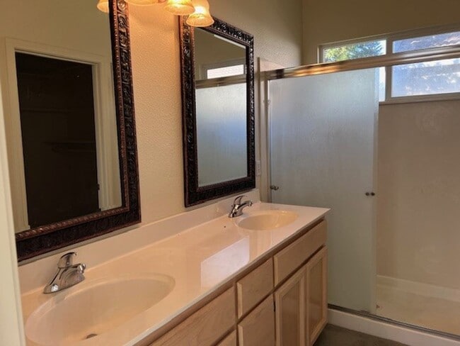 Foto del edificio - Stonelake home located on cul-de-sac