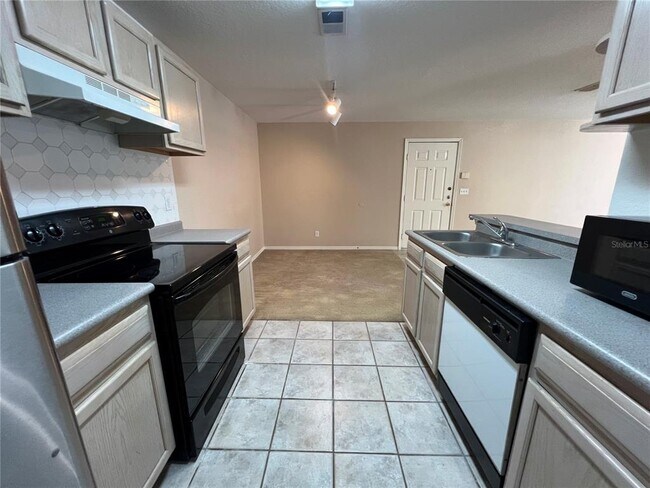 Building Photo - 8915 Latrec Ave