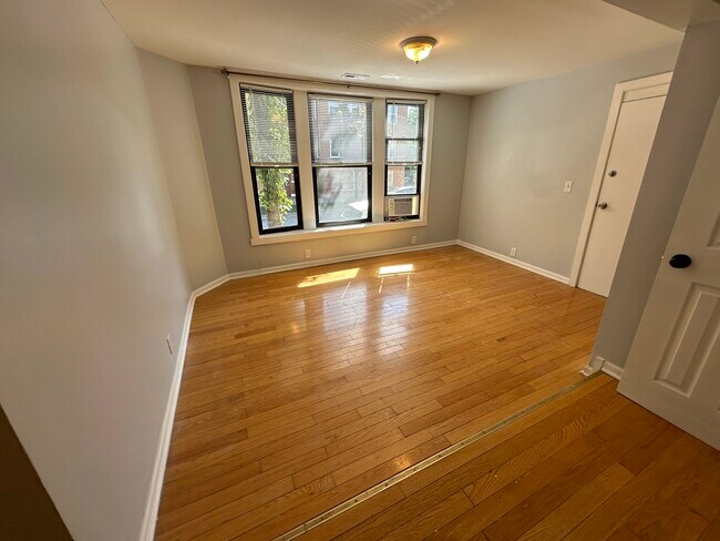 Building Photo - 2606 W Le Moyne St