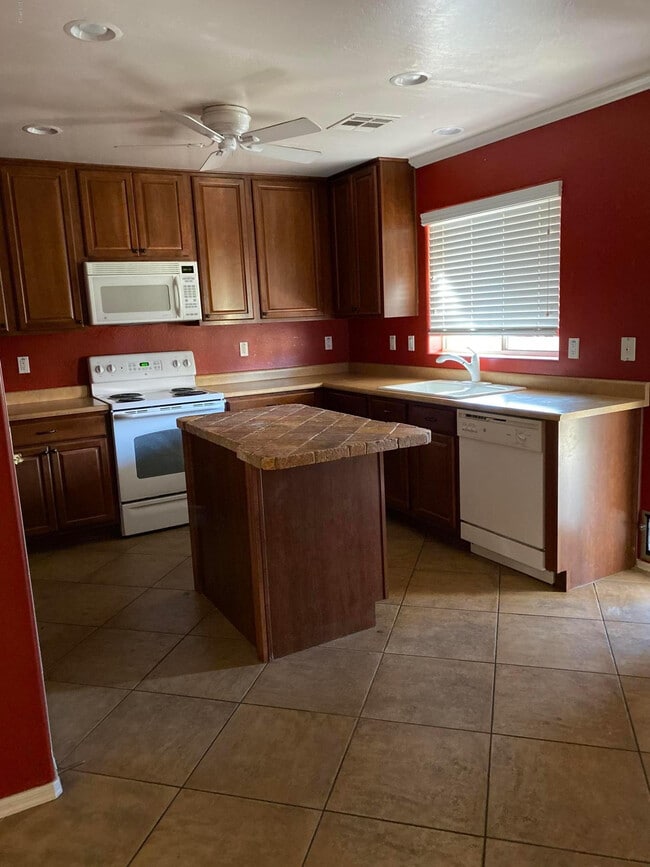 Foto del edificio - 7241 W Williams St