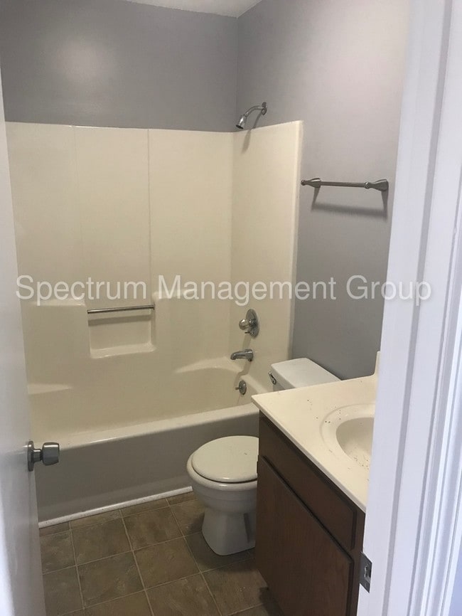 Building Photo - 2 bedroom 1 bath apartment in Greeneville, TN