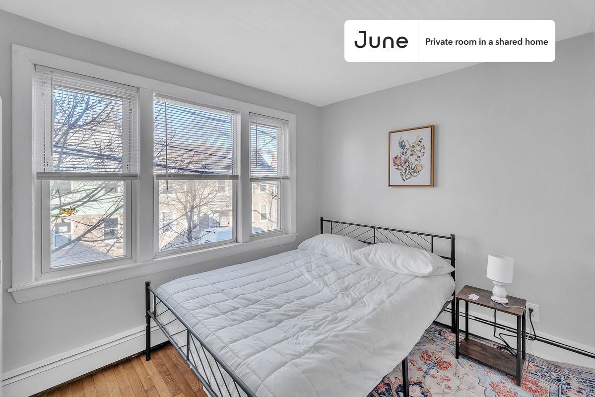 Private bedroom in 4 bed/2 bath Home - Private bedroom in 4 bed/2 bath Home