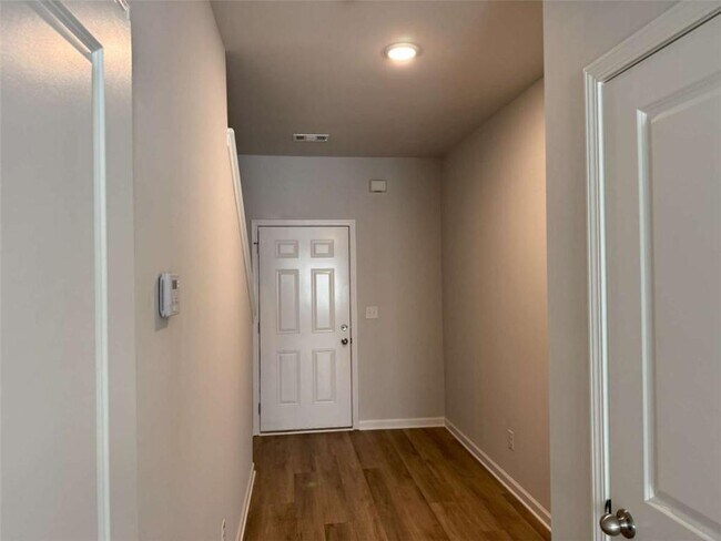 Building Photo - 111 Woodside Ct