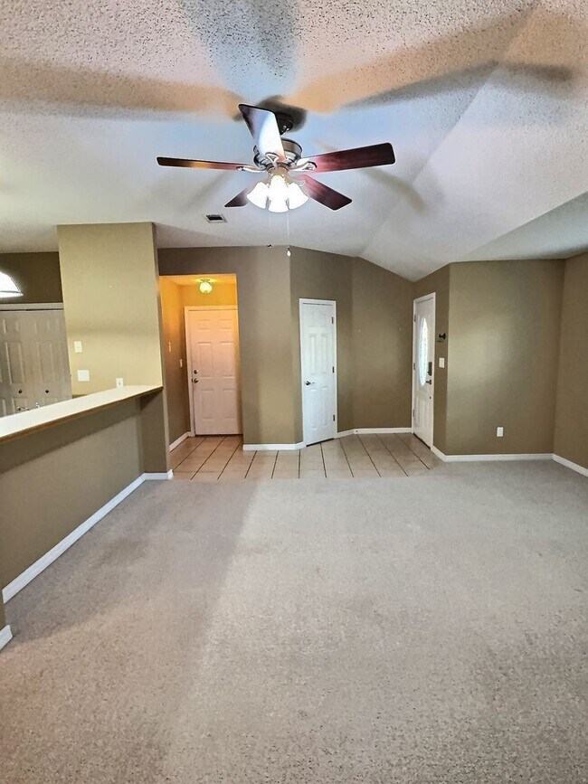 Foto del edificio - Ocean Springs home with convenient location!