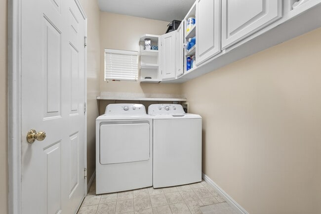 Building Photo - 918 E 1375 N