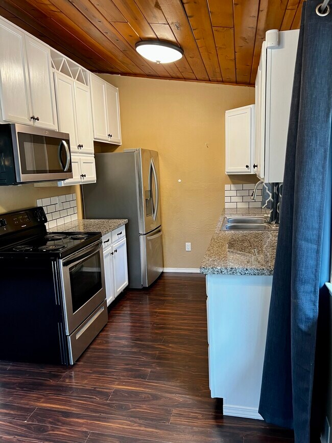Building Photo - 22400 Broken Bough Ln