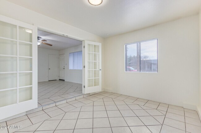 Building Photo - 6233 S Parkside Dr