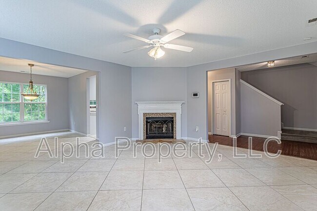 Foto del edificio - 736 Bent Hollow Ct