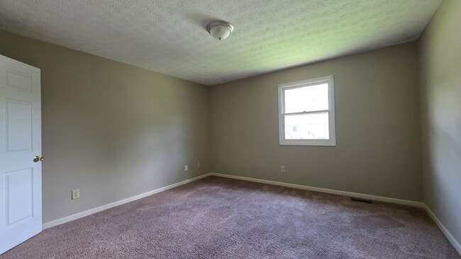 Building Photo - Townhouse in Mayflower Apartments