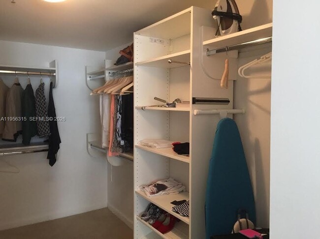 Foto del edificio - 1200 Brickell Bay Dr