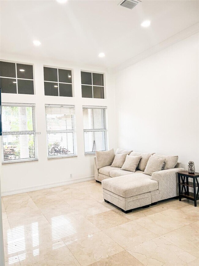 Foto del edificio - 16432 NW 12th St