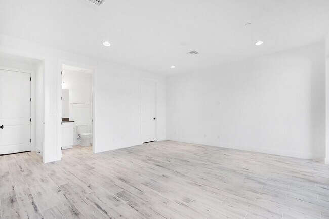 Foto del edificio - 12542 Gross Pointe Dr