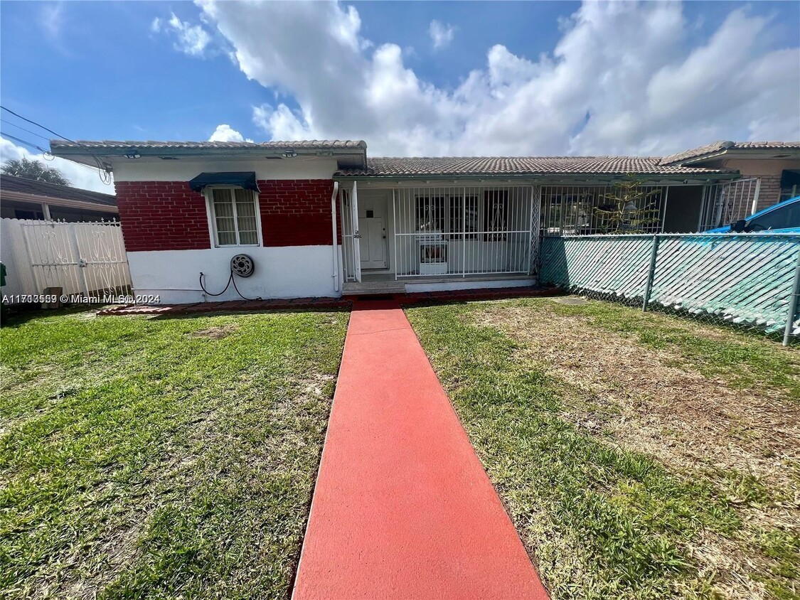 Foto principal - 3150 SW 23rd St