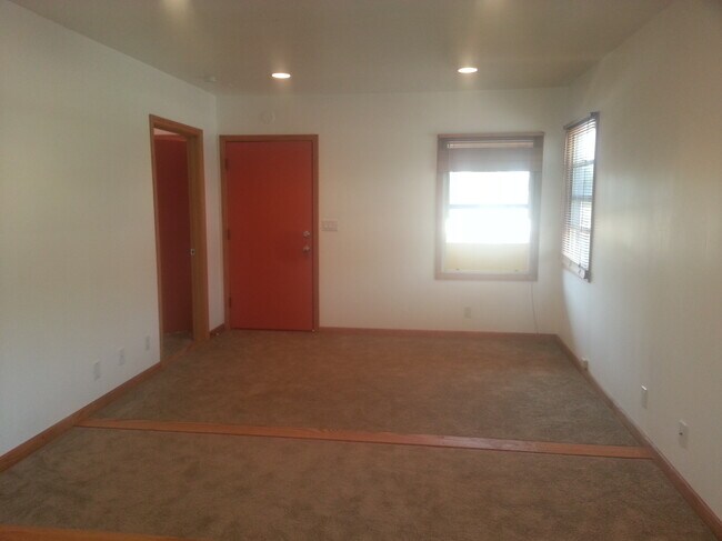 Living Room - 2317 W Victory Blvd