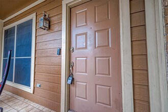 Building Photo - 1860 White Oak Dr