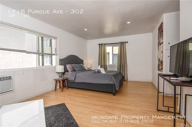 Foto del edificio - 1716 Purdue Ave - 302 - 1 bed, 1 full bath