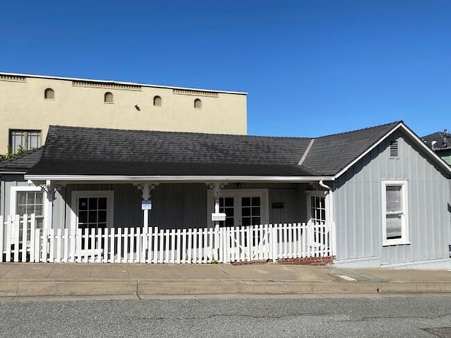 Building Photo - 162 10th St