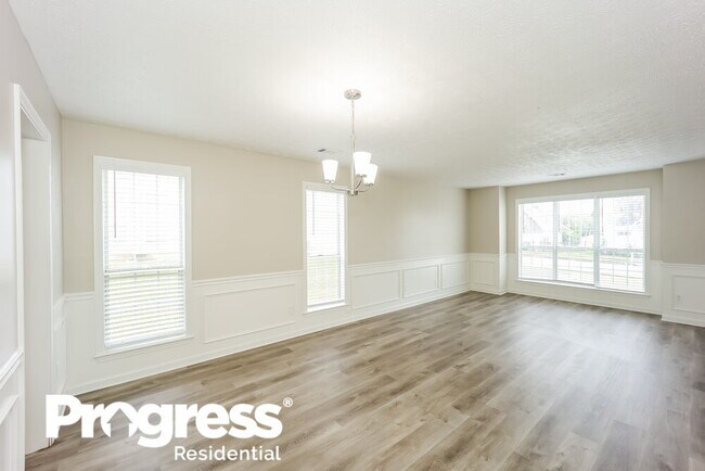 Building Photo - 211 Lasso Dr