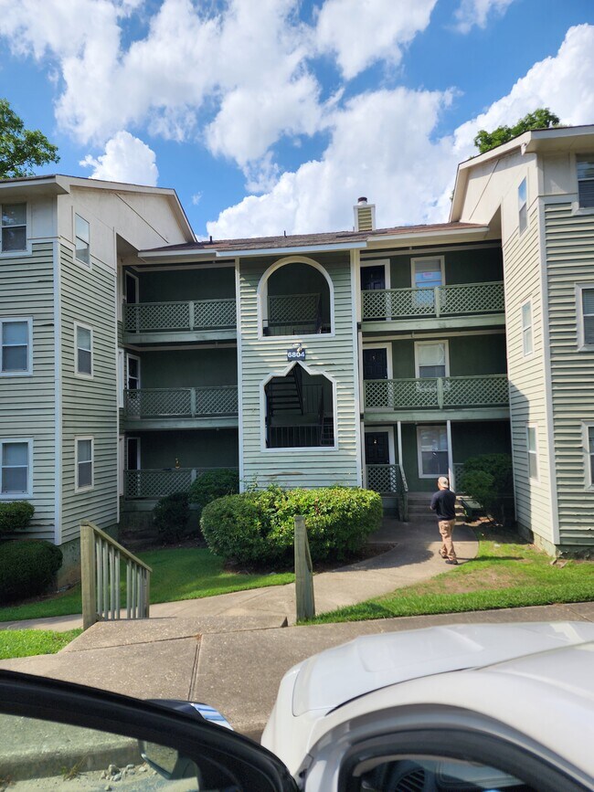 Foto del edificio - 6804 Willowbrook Dr