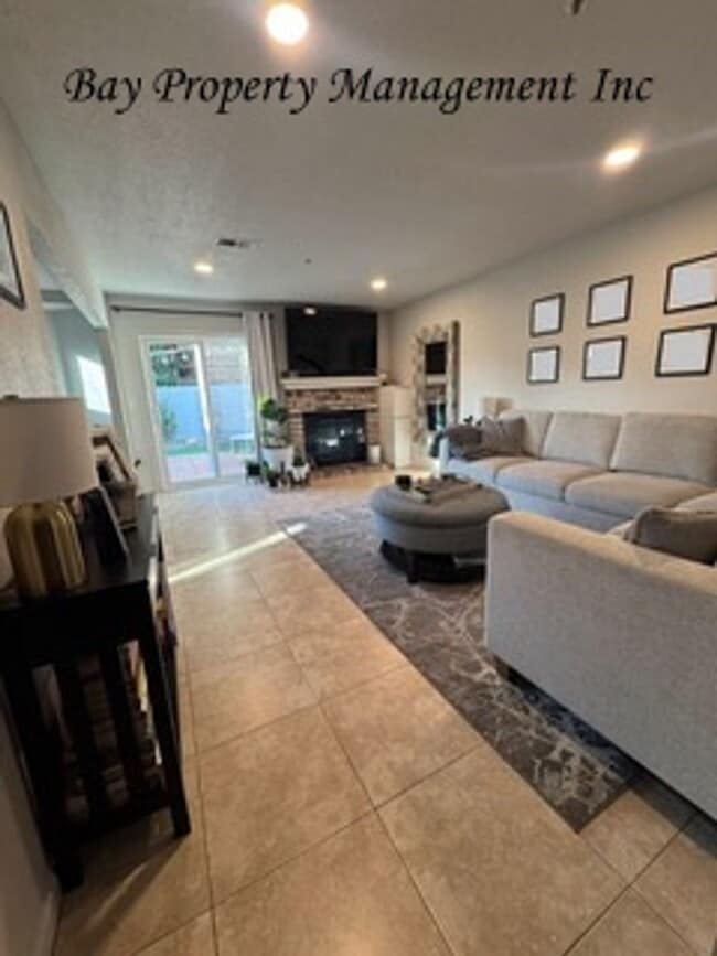 Foto del edificio - Coming in January! Beautiful 2 Bedroom, 2.5 Bath Home with Upgrades Throughout