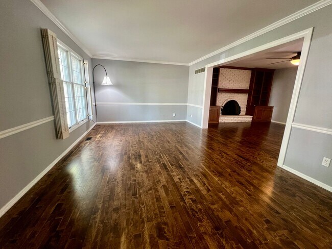 Foto del edificio - 1685 Lochcrest Dr