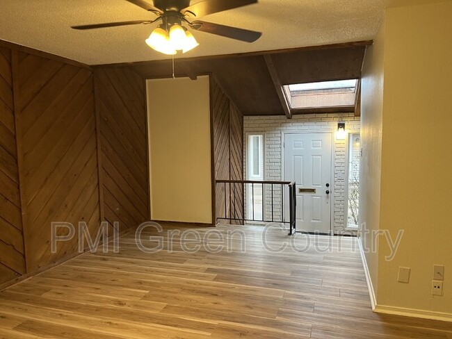 Foto del edificio - 1432 E 38th St