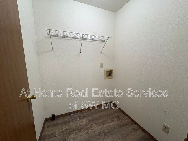 Foto del edificio - 729 E Bain St