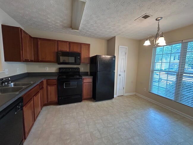 Building Photo - **PRICE IMPROVEMENT**1886 Grove Way -3BD, ...