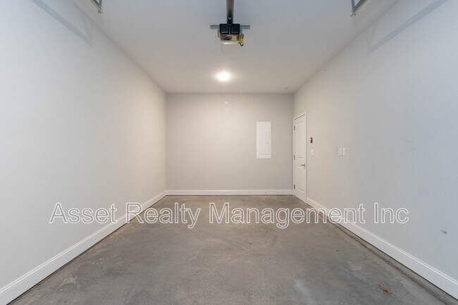 Building Photo - 4839 Lake Ln