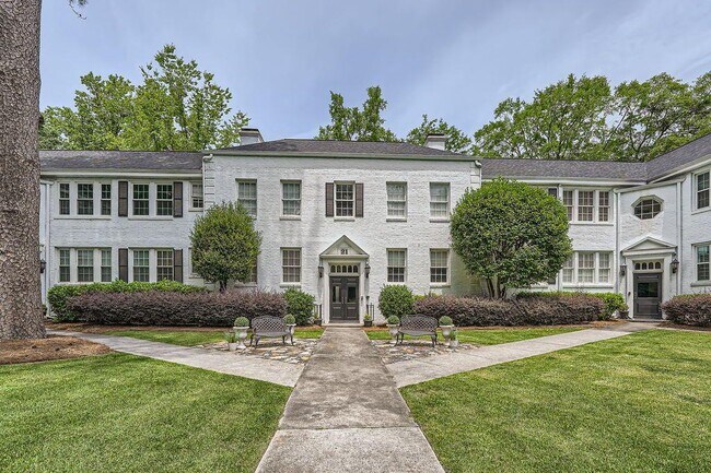 Foto del edificio - 21 Peachtree Memorial Dr NW