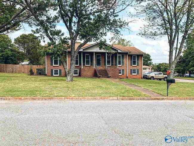 Building Photo - 812 Ashwood Dr