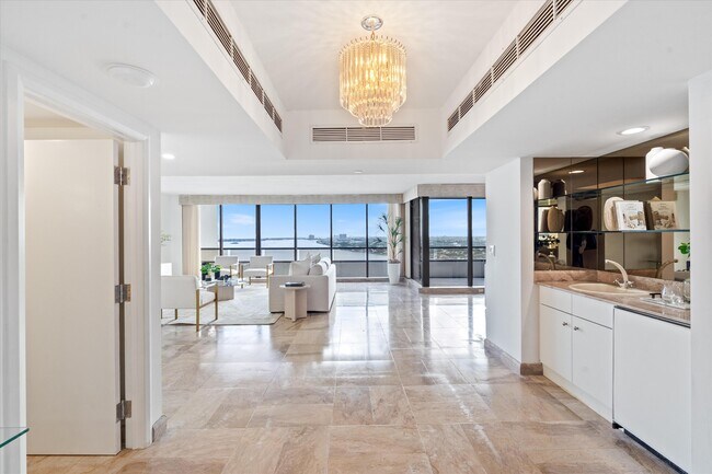 Foto del edificio - 100 Lakeshore Dr