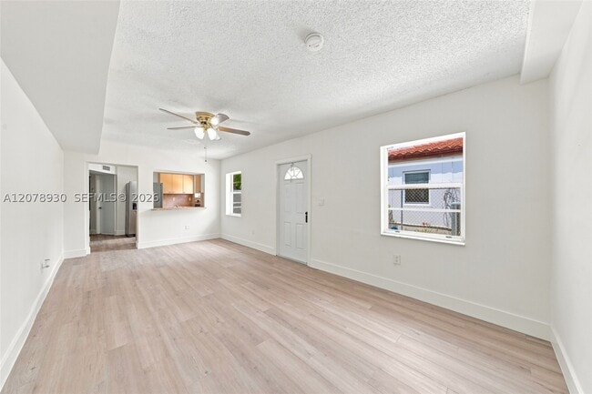 Building Photo - 402 NW 44th Ave