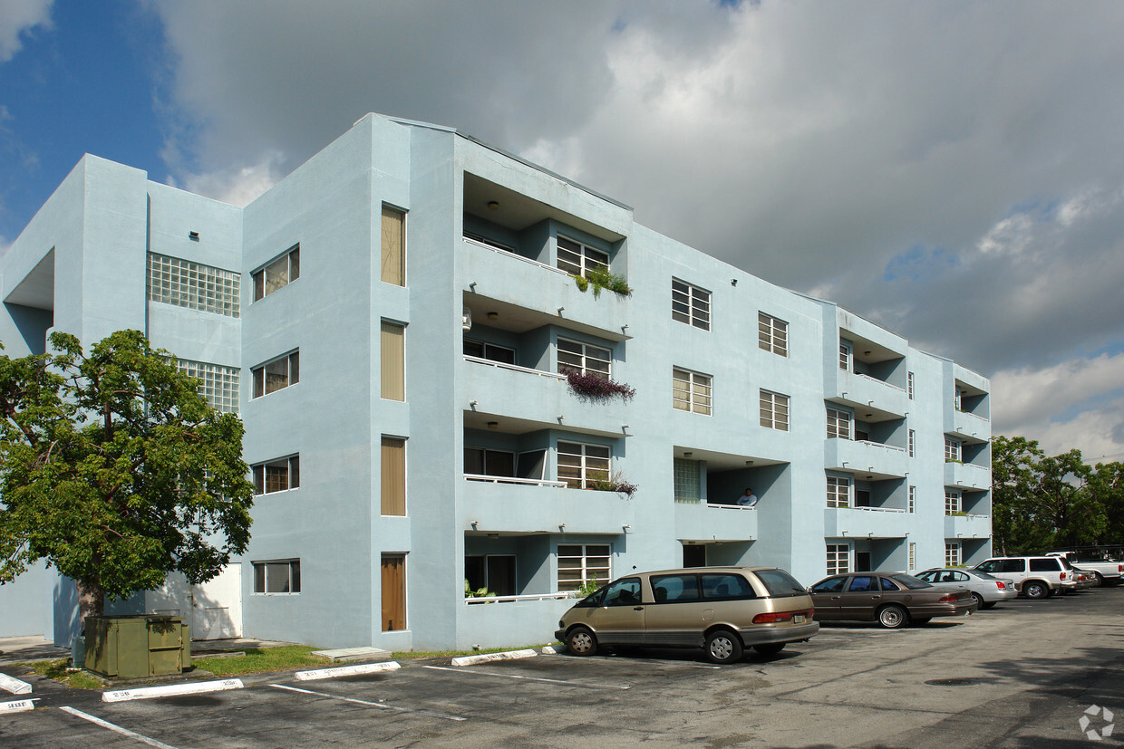 Foto del edificio - 8030 NW 8th St